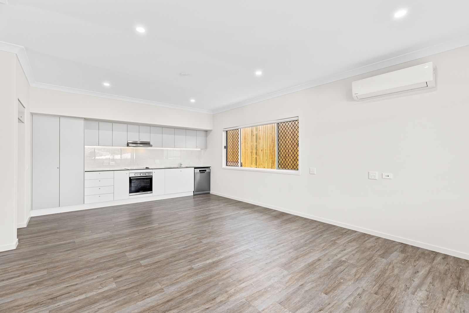 006 Open2view_ID838394-29_Innes_Crescent
