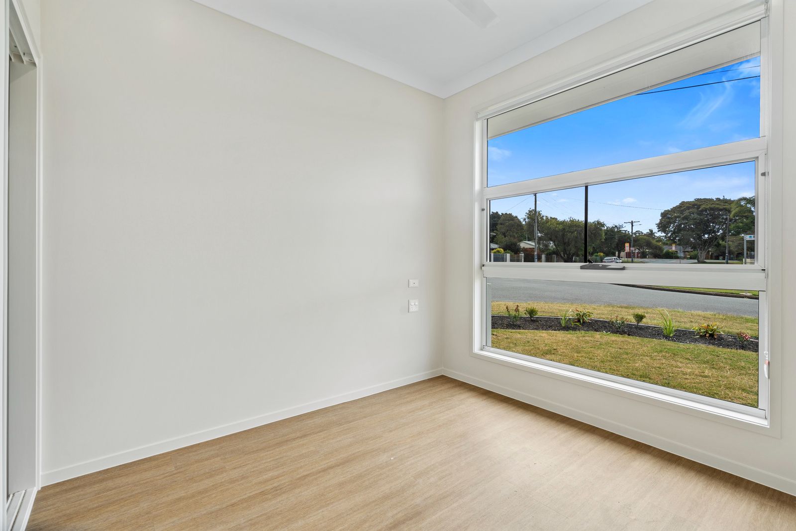 004 Open2view_ID968415-8_Sherlock_Street