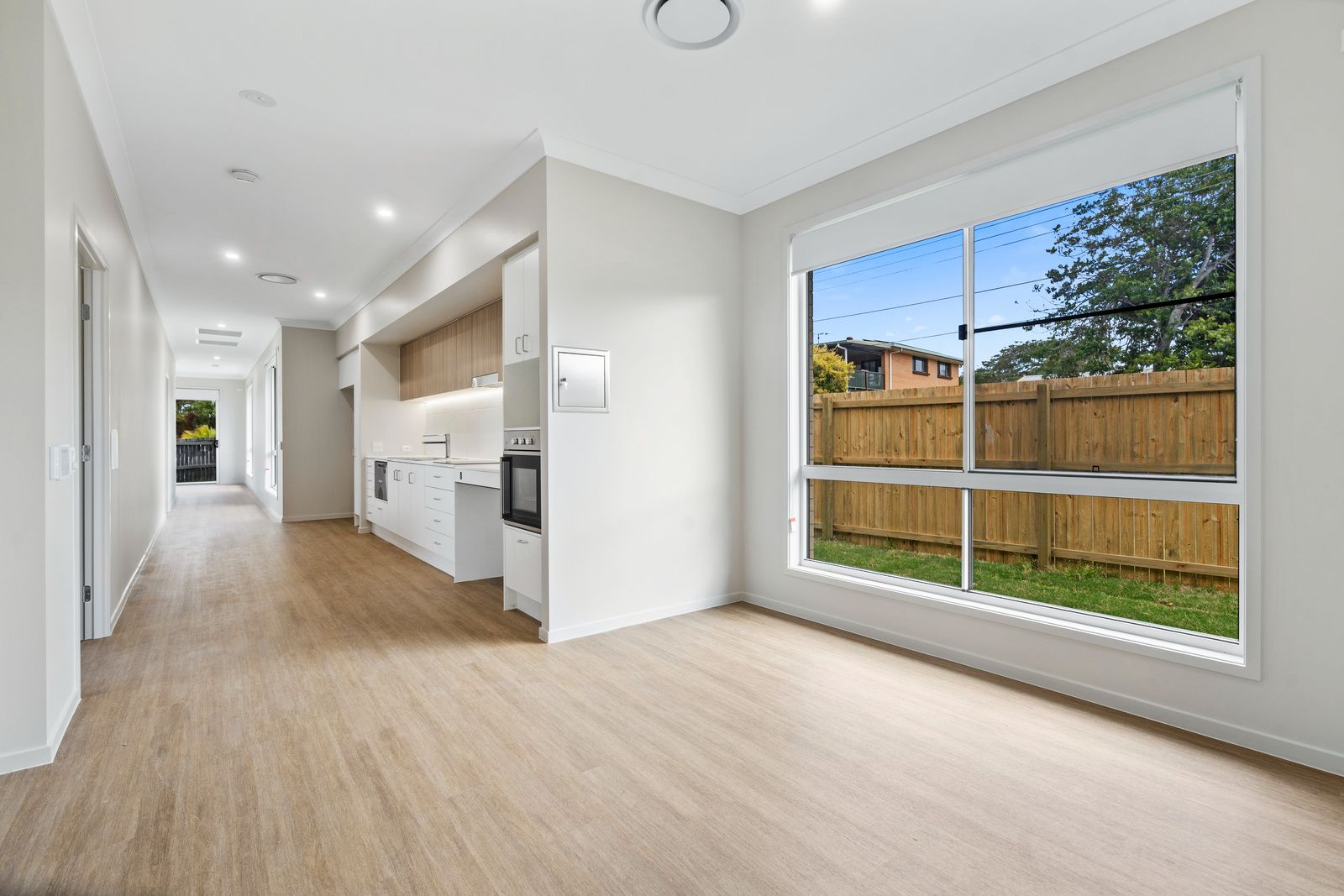 007 Open2view_ID968415-8_Sherlock_Street