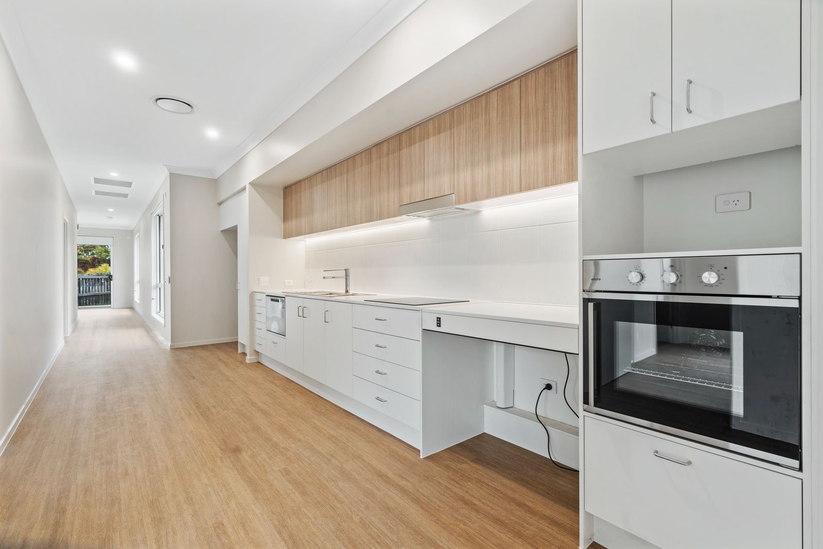 008 Open2view_ID968415-8_Sherlock_Street