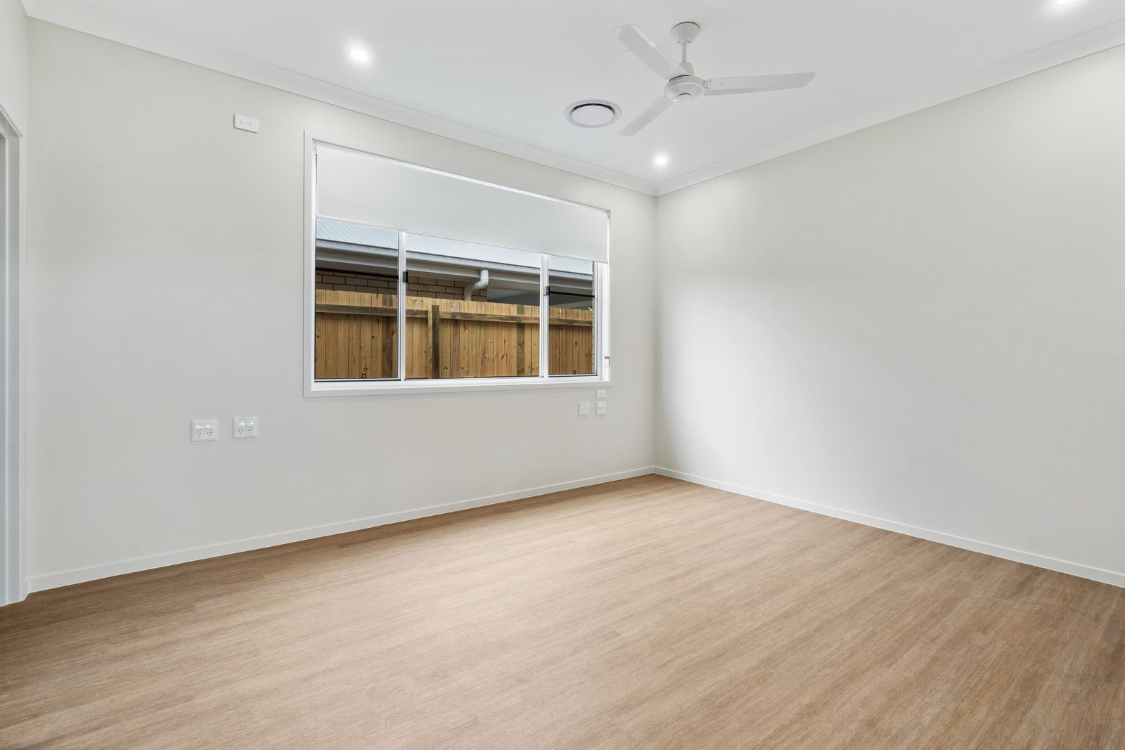 012 Open2view_ID968415-8_Sherlock_Street