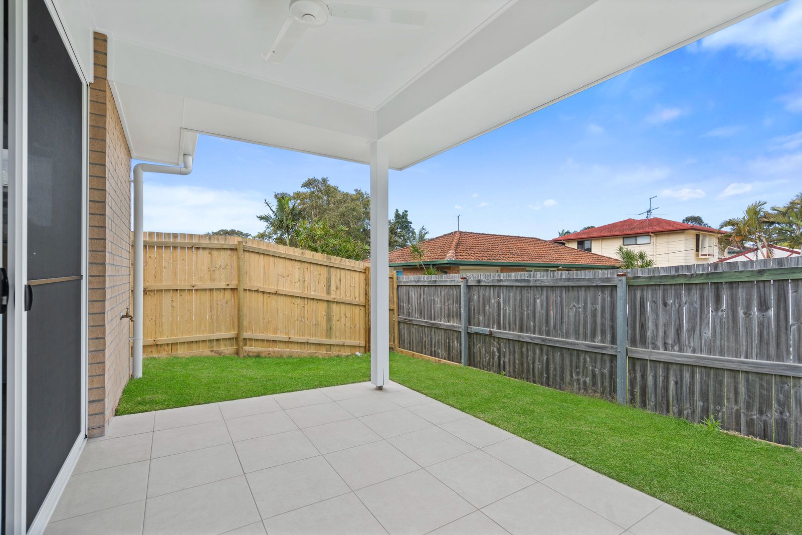 001 Open2view_ID968415-8_Sherlock_Street