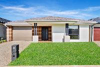 011 Open2view_ID862029-11_Ballad_Street