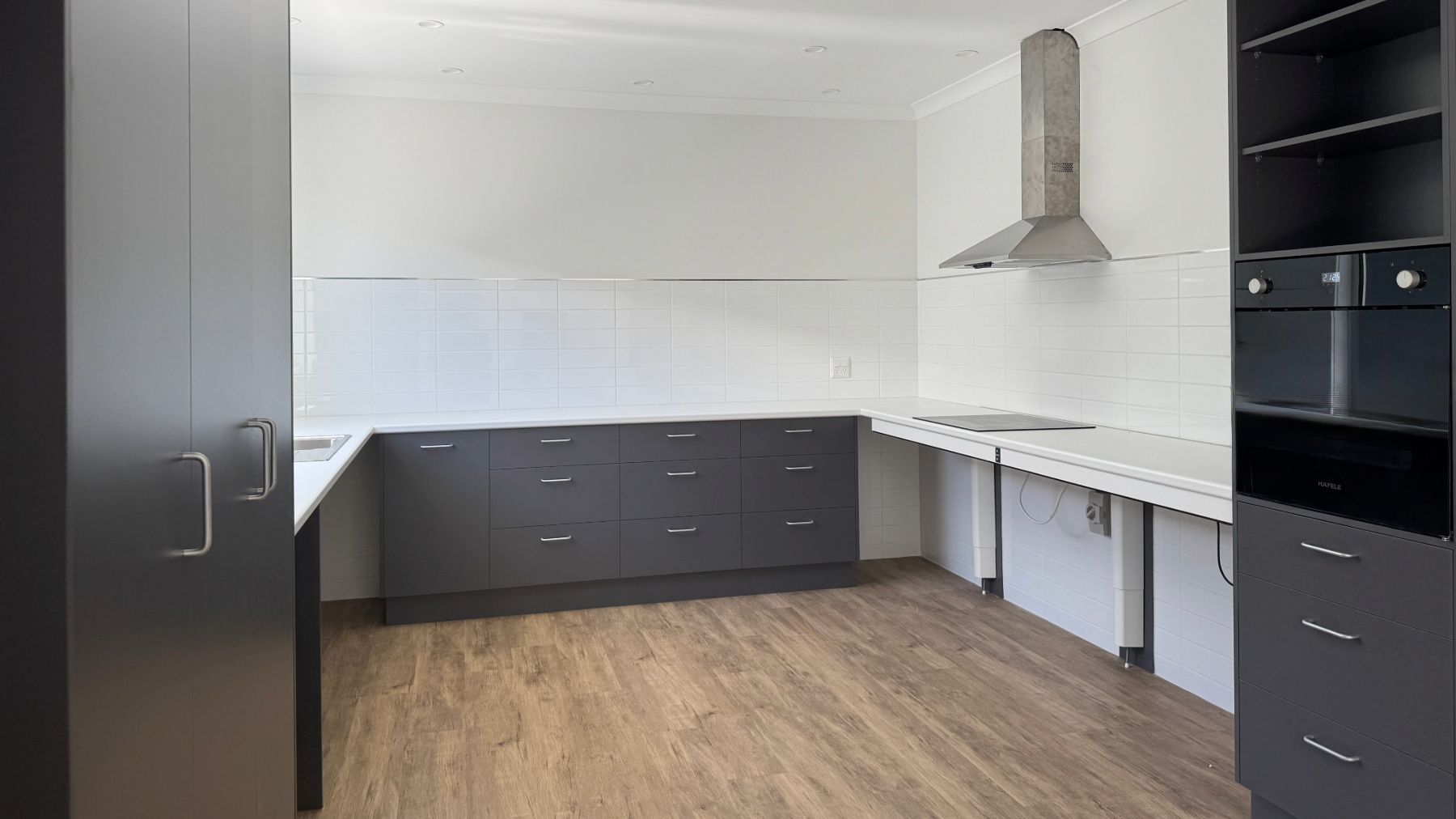Kitchen Area 1)