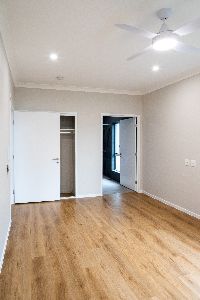 Gallery 32