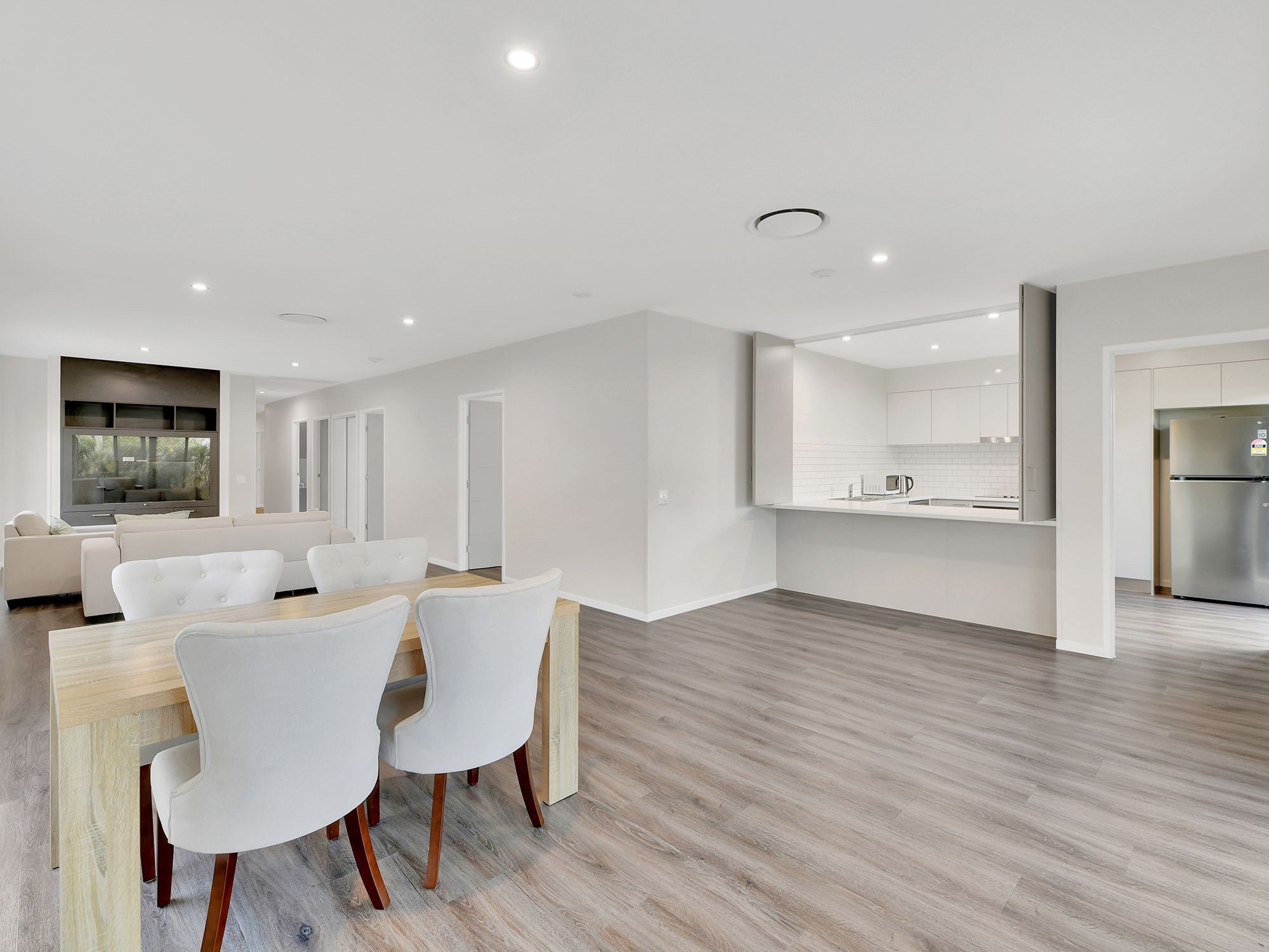 3 Roselea Ave 32 - Dining to Kitchen