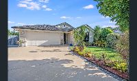 12 Topaz Crt Front