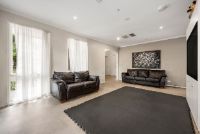 resize 20_Pine_Hill_Drive,_Frankston-6