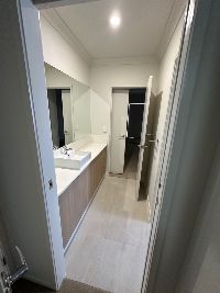 Share bathroom 1