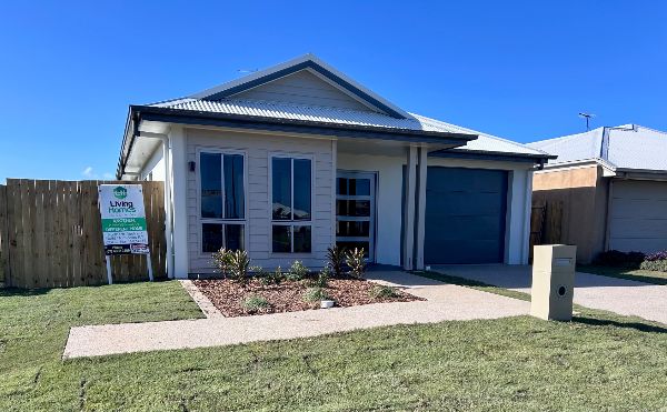 Facade Henley_Close 2