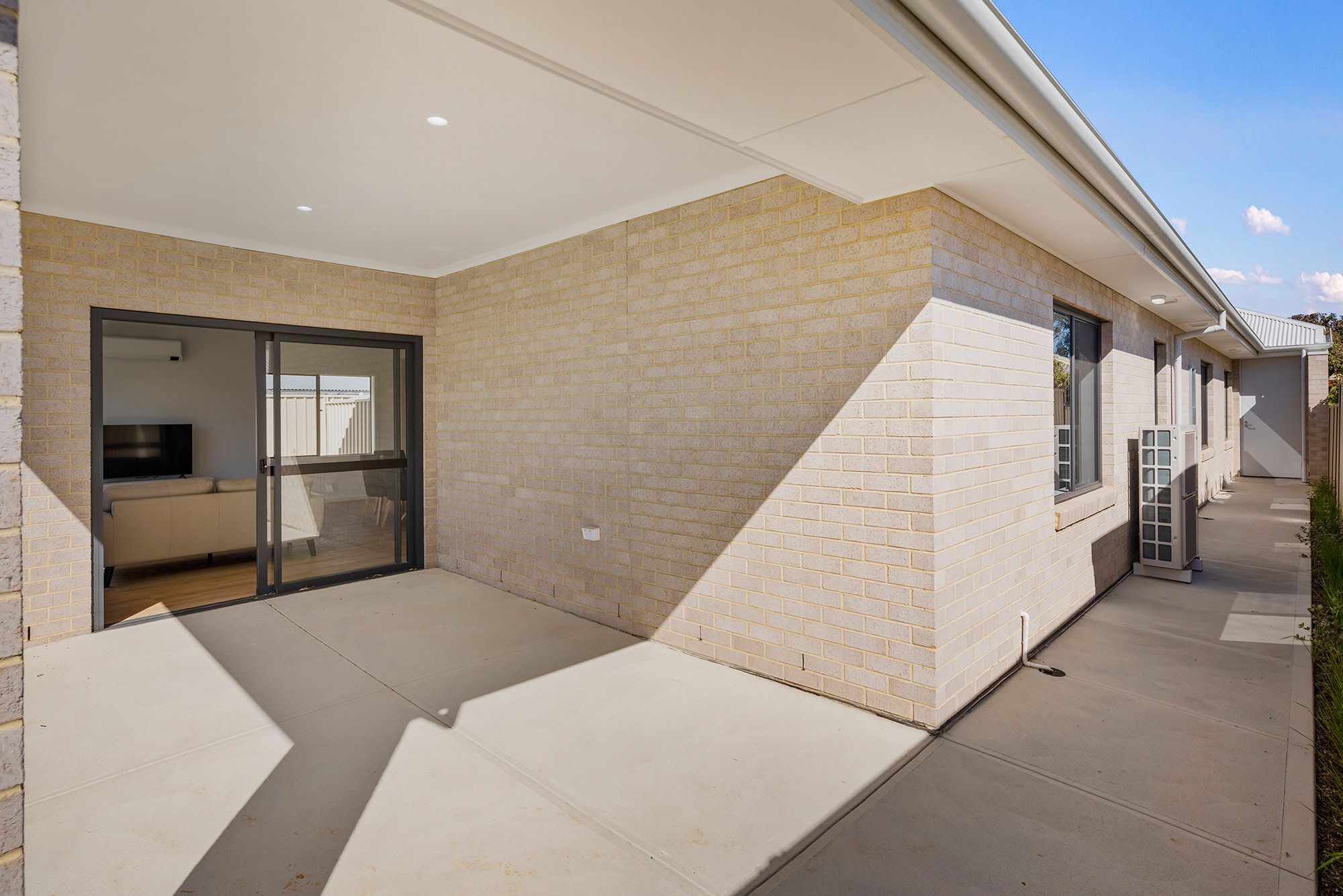 Shipton   Dwelling 1 Alfresco and Side Path LR No Logo