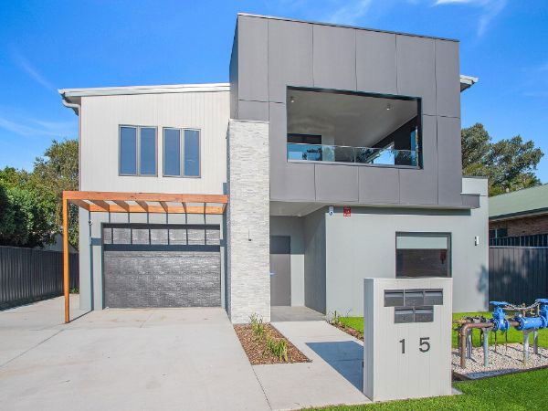 001 Open2view_ID879397-15_Lawson_Street