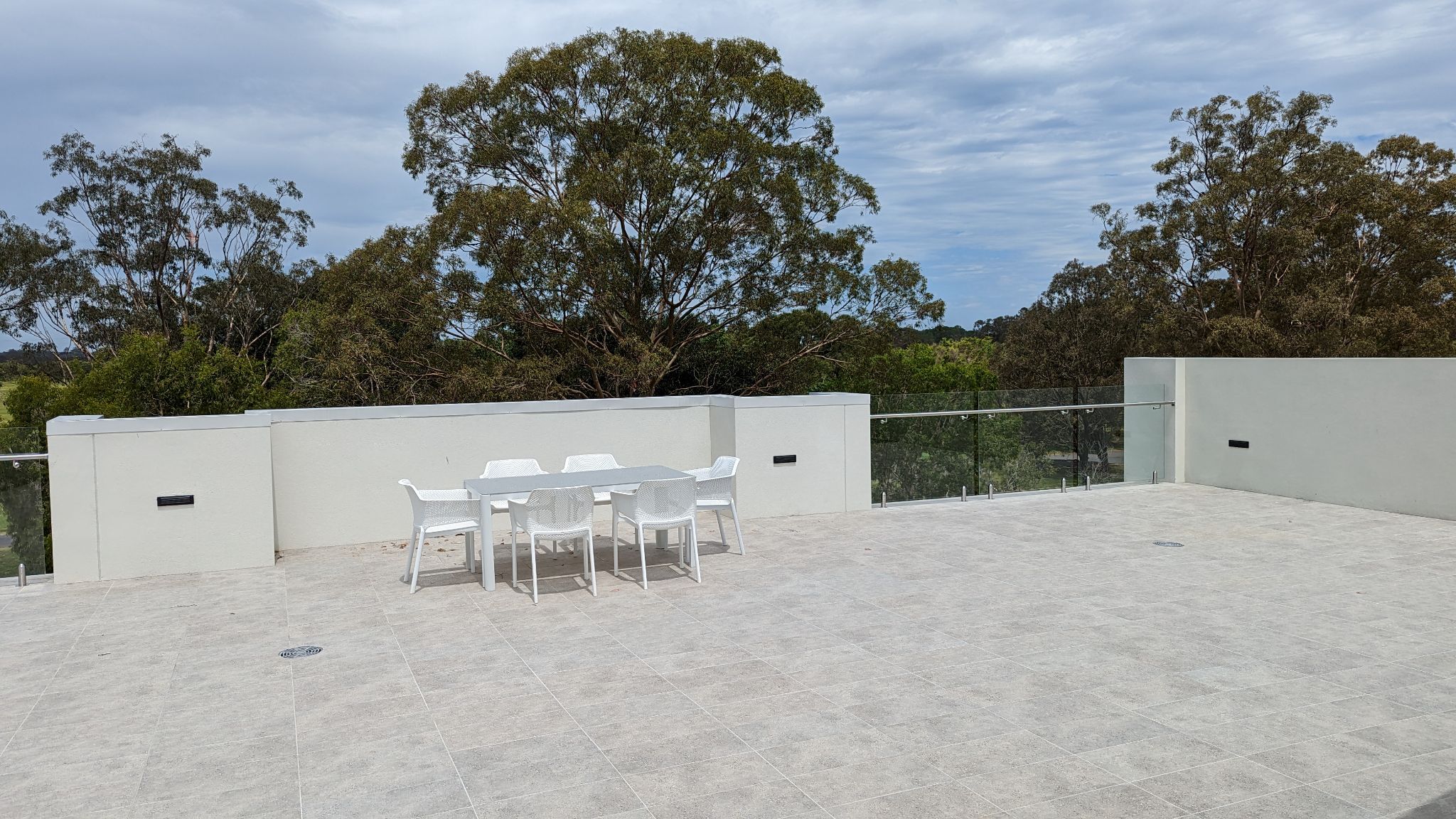 PXL 20221128_025724164