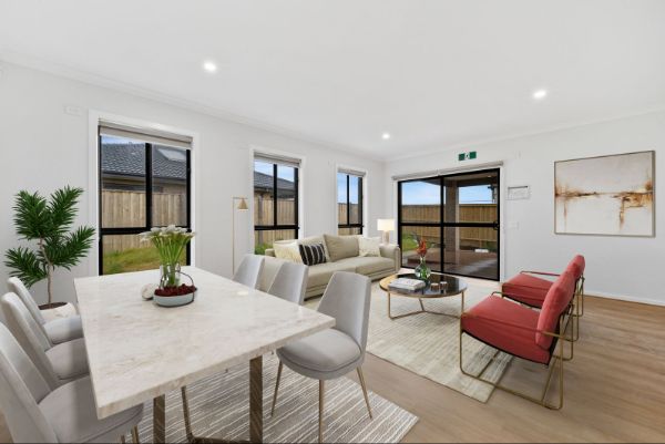 008 Open2view_ID835241-40_Whiteside_Street