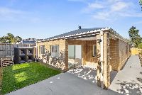 Bankside   Backyard Alfresco and Side Path LR No Logo