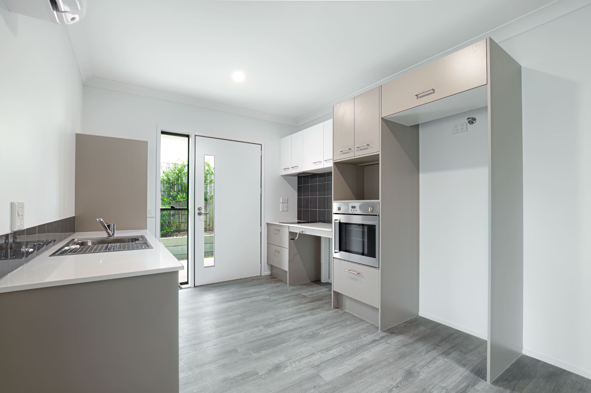 17A Boundary St Beaudesert kitchen 3