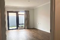 Hollnad bedroom courtyard