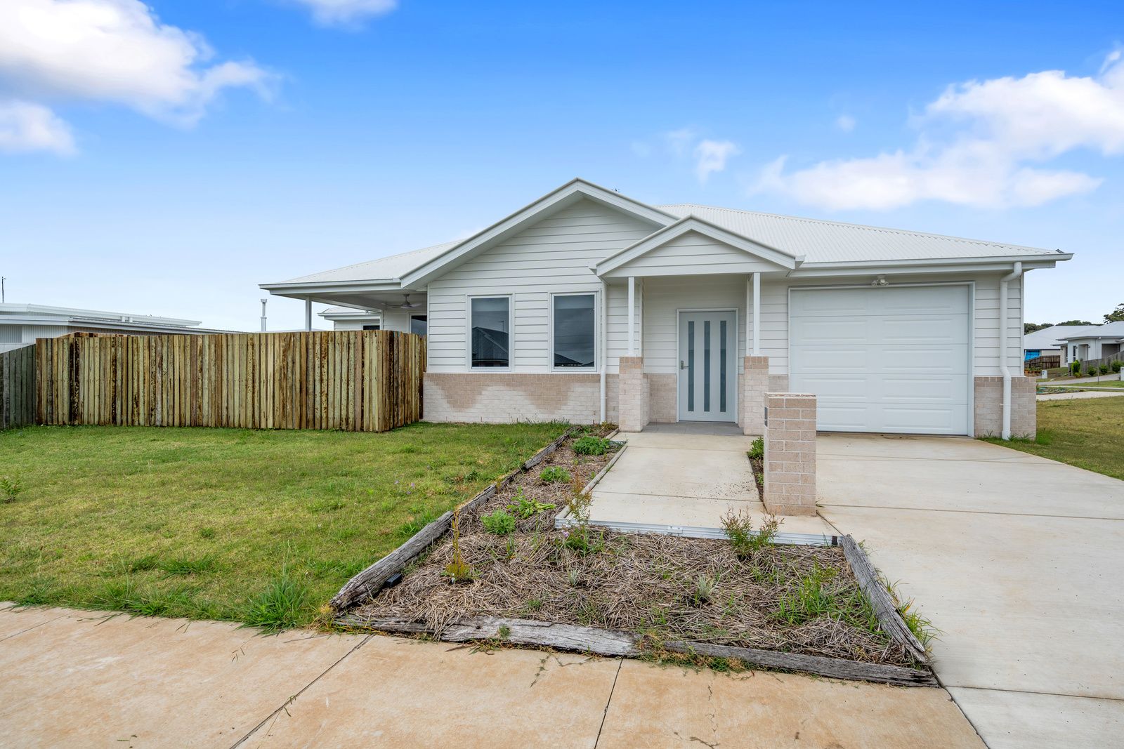 001 Open2view_ID990157-2_11_Ewan_Cres_Kearney_Springs