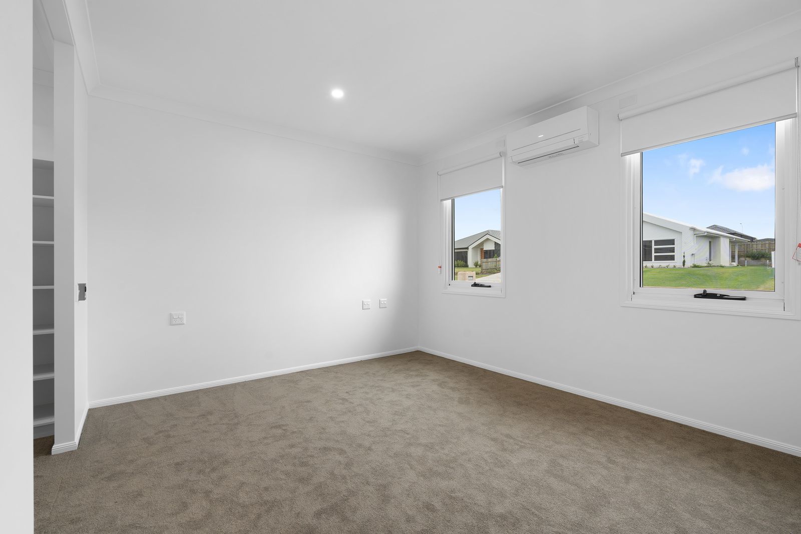 005 Open2view_ID990157-2_11_Ewan_Cres_Kearney_Springs