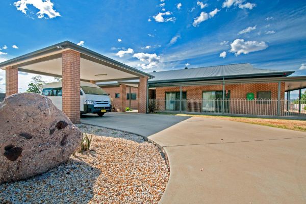 008 Landsborough frontyard Web1200x800