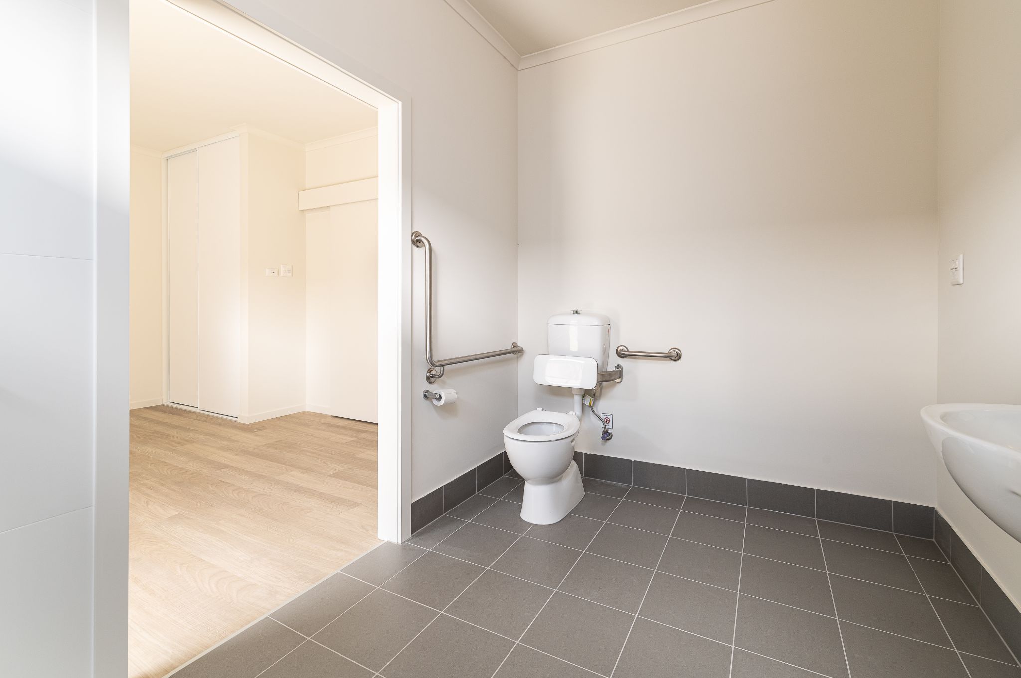 Bedroom 4e BathroomB