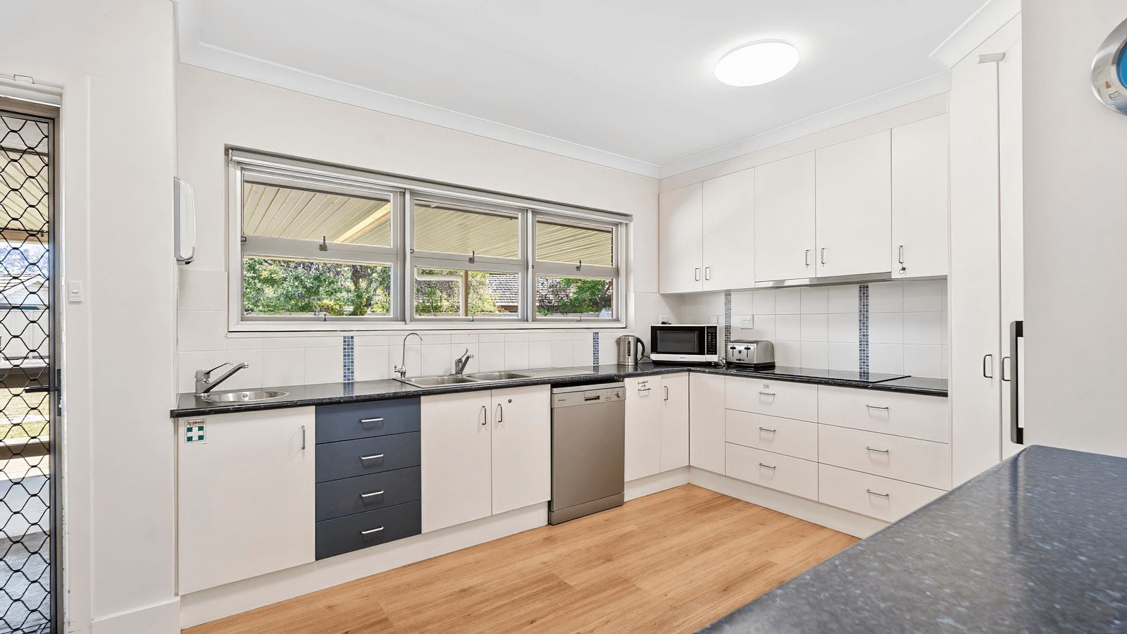 nambour dax40158p-02-l