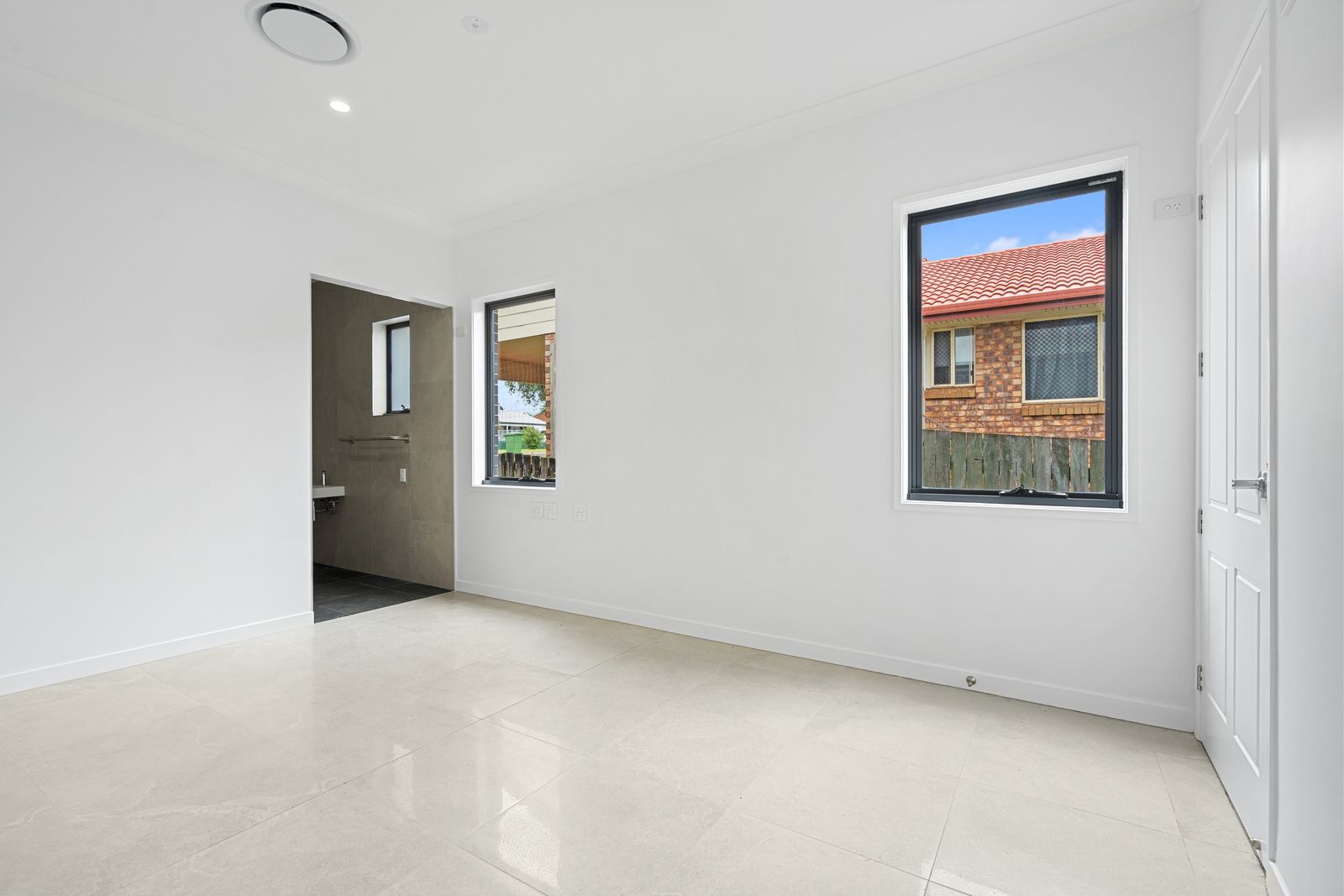 004 Open2view_ID990158-24_Mahogany_St_Newtown