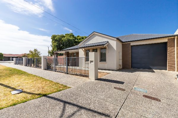 Lightsview    1 Light Terrace - 12