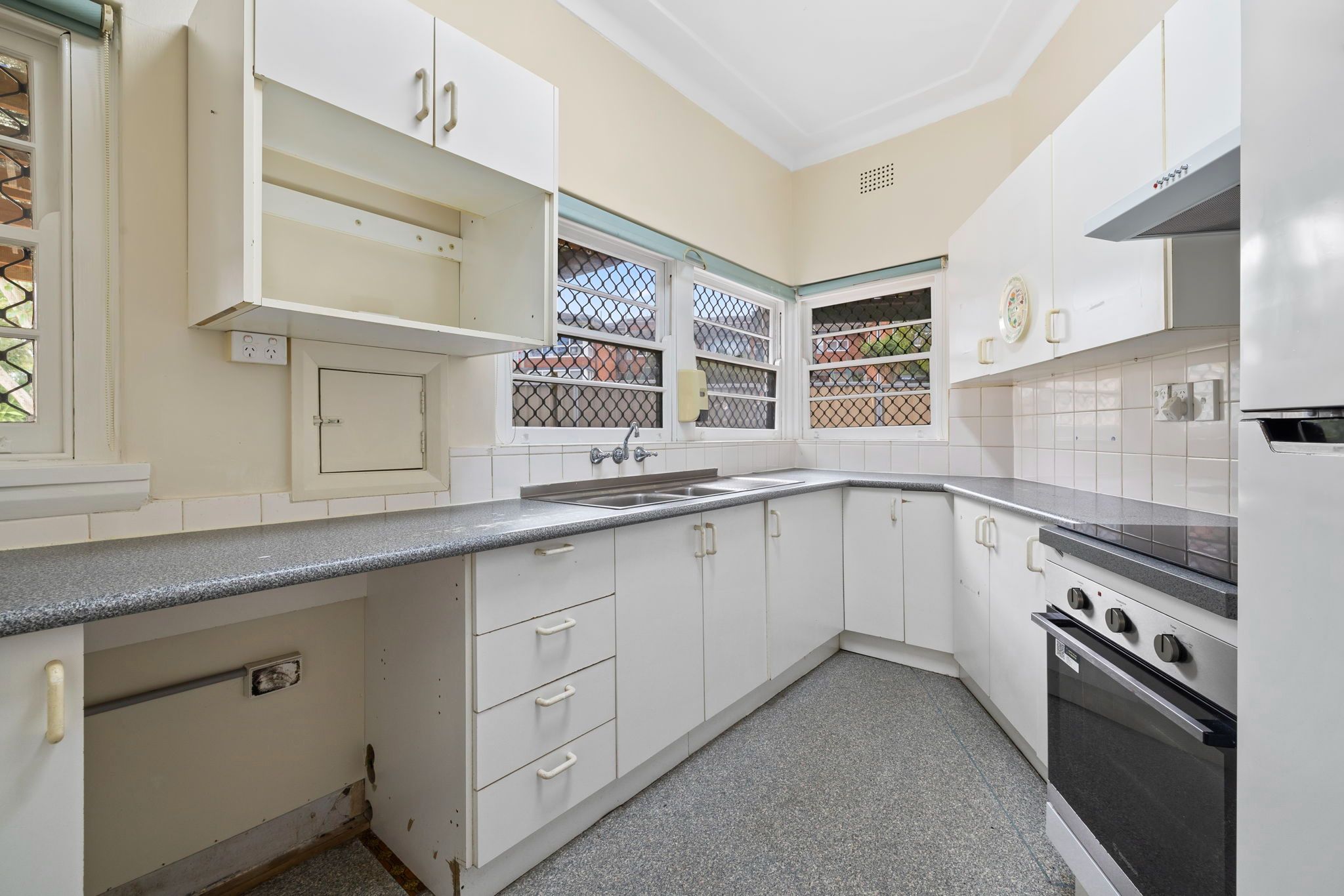 8 web-or-mls-7-trickett-rd