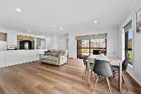 007 Open2view_ID862029-11_Ballad_Street