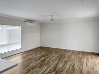 5   Chenoweth Dve 43 - Living