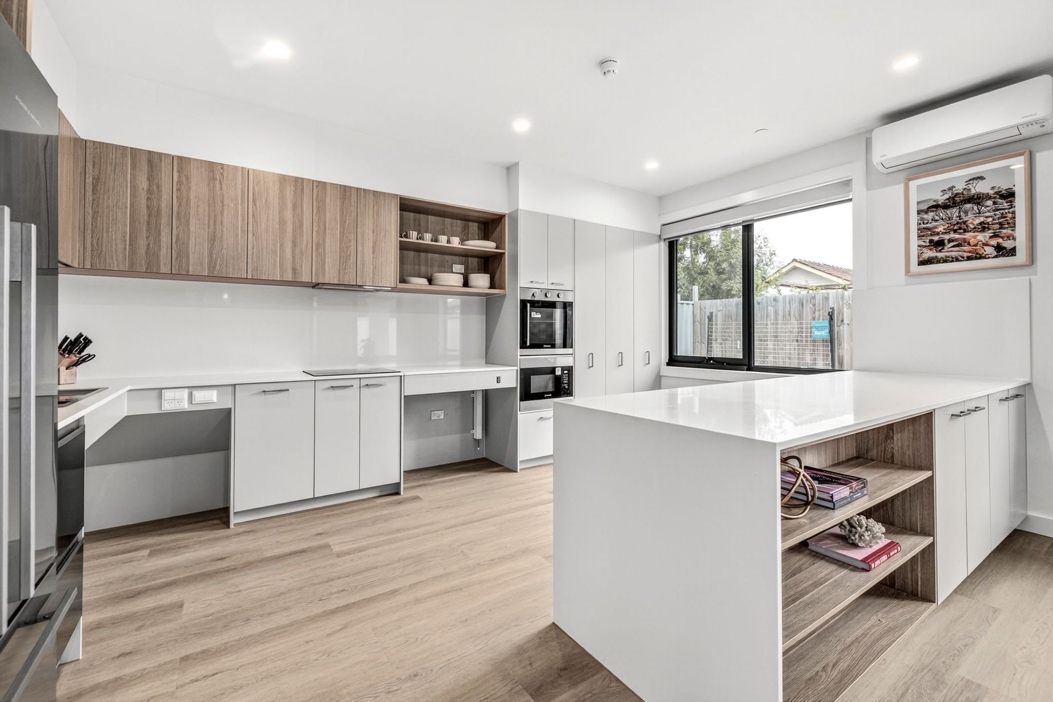 web 1762861157350_bwrm-003