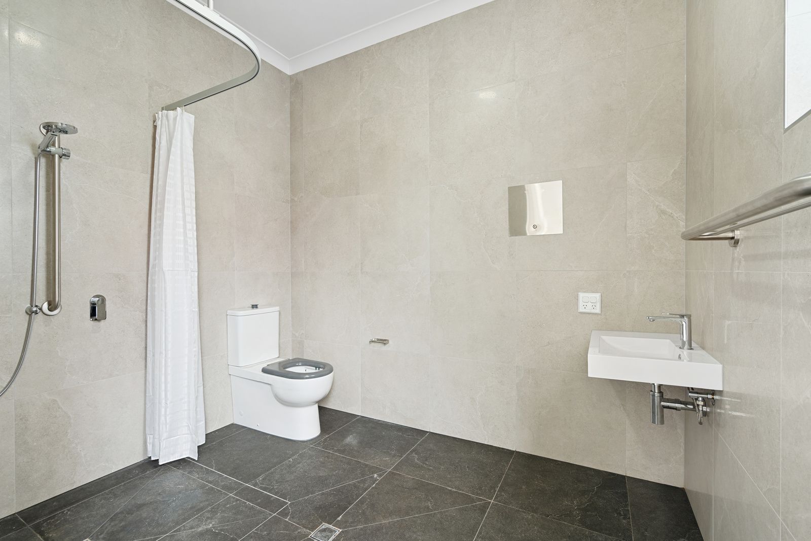 005 Open2view_ID990158-24_Mahogany_St_Newtown