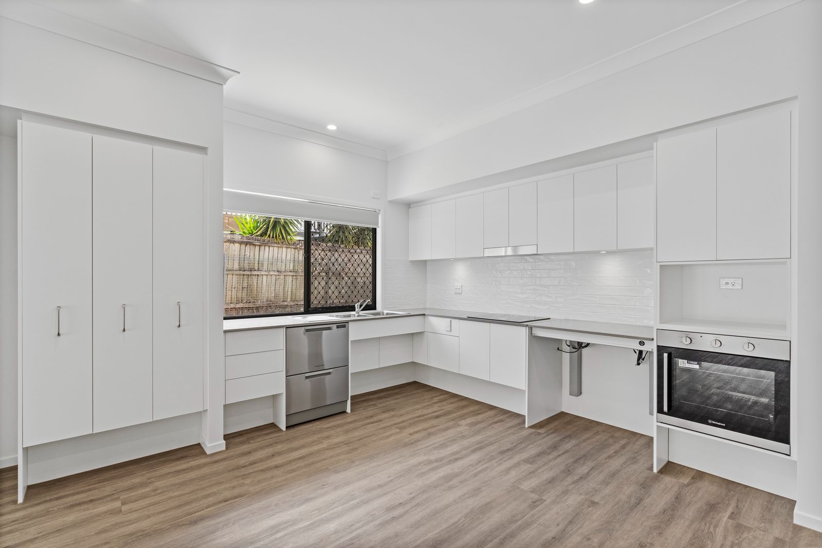 015 Open2view_ID988603-492_Zillmere_Road