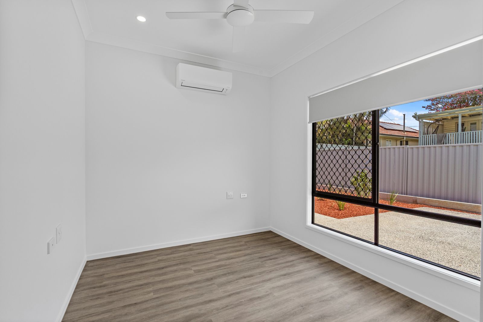 003 Open2view_ID988603-492_Zillmere_Road