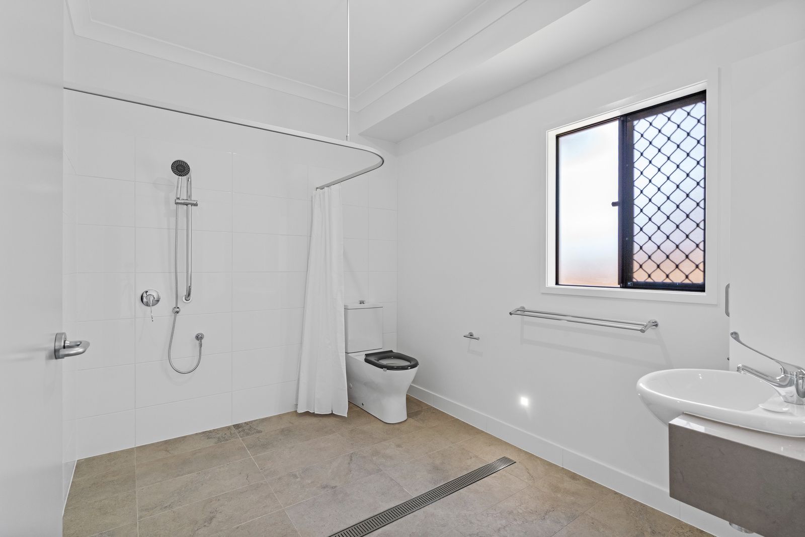 008 Open2view_ID988603-492_Zillmere_Road