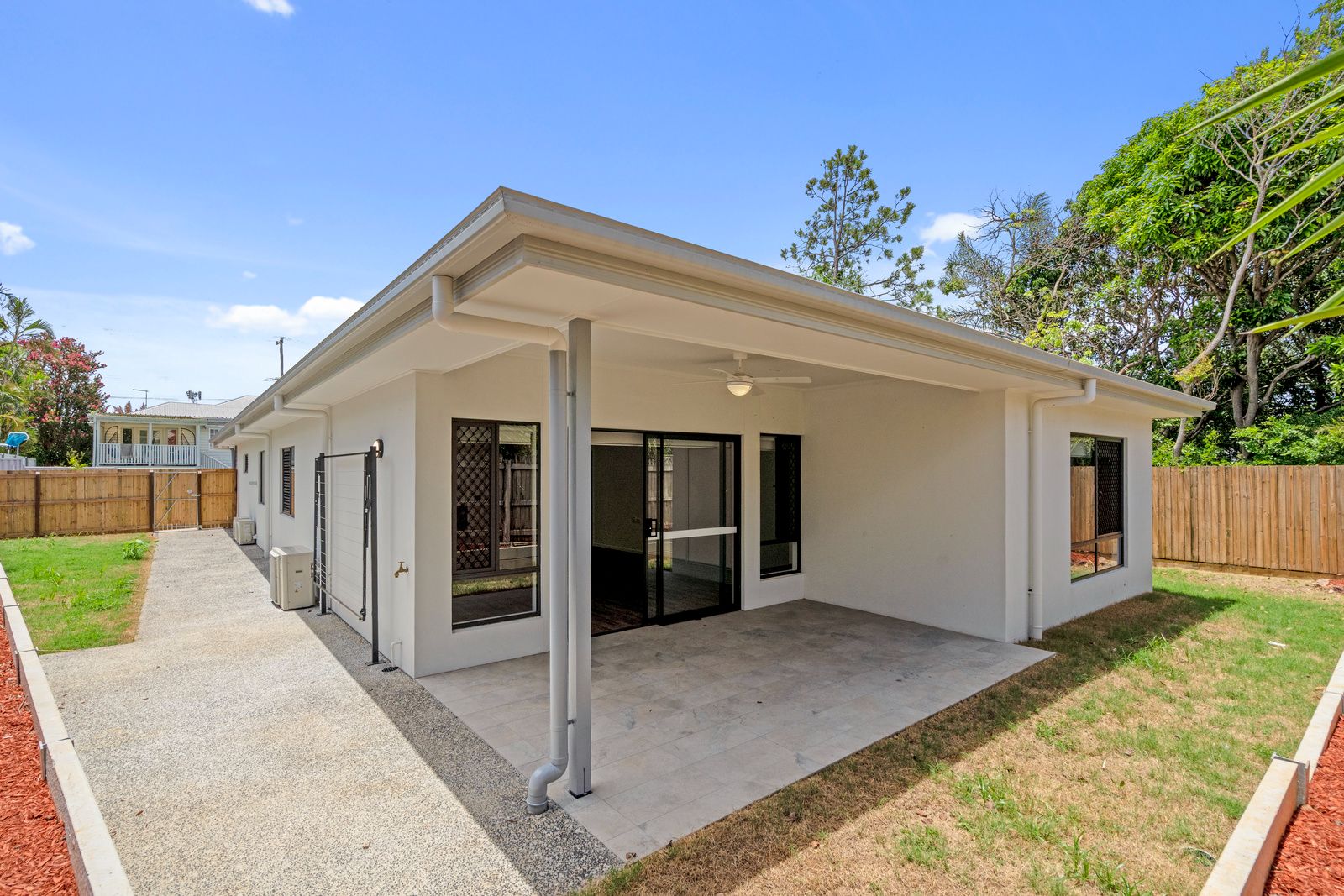 013 Open2view_ID988603-492_Zillmere_Road