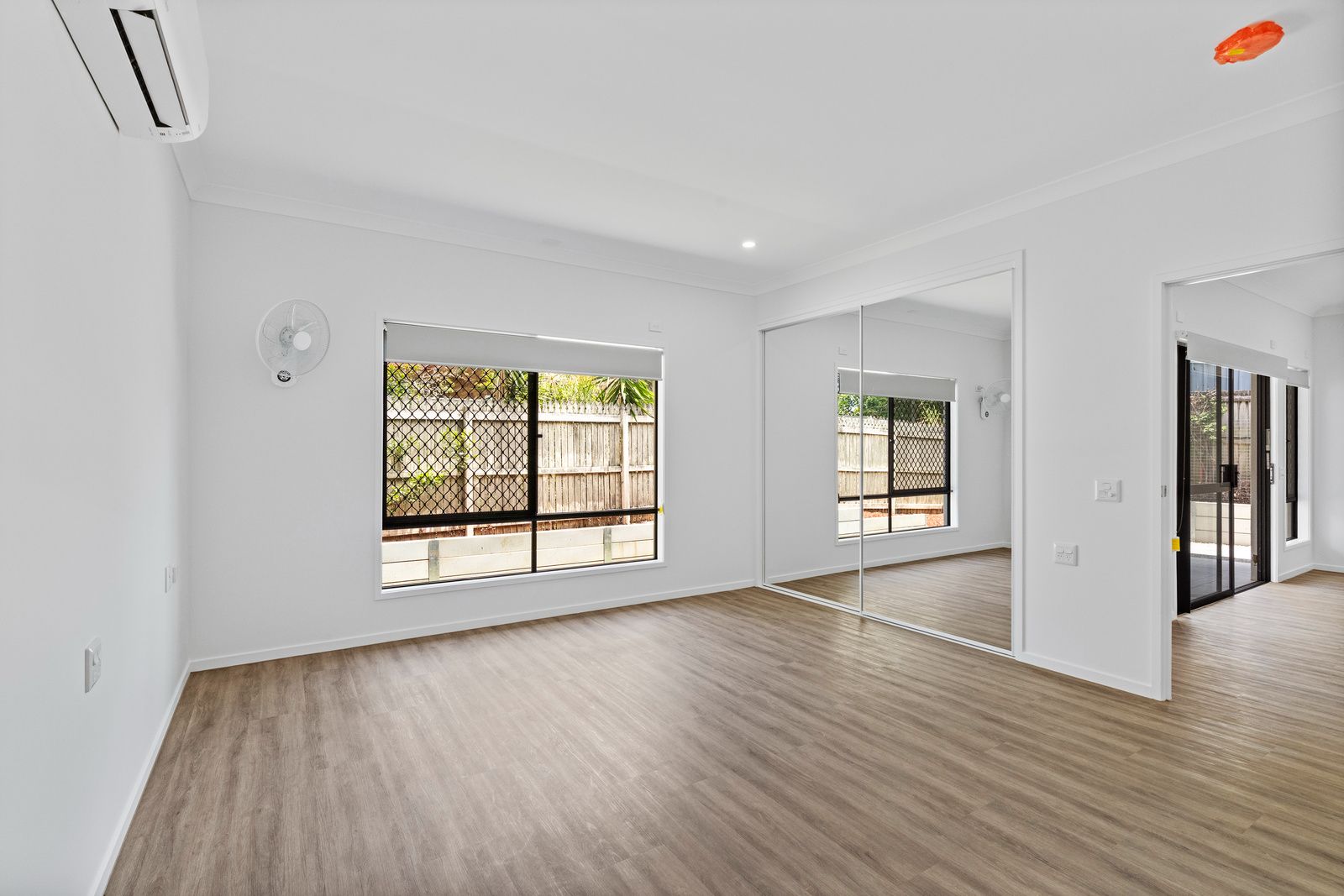 012 Open2view_ID988603-492_Zillmere_Road