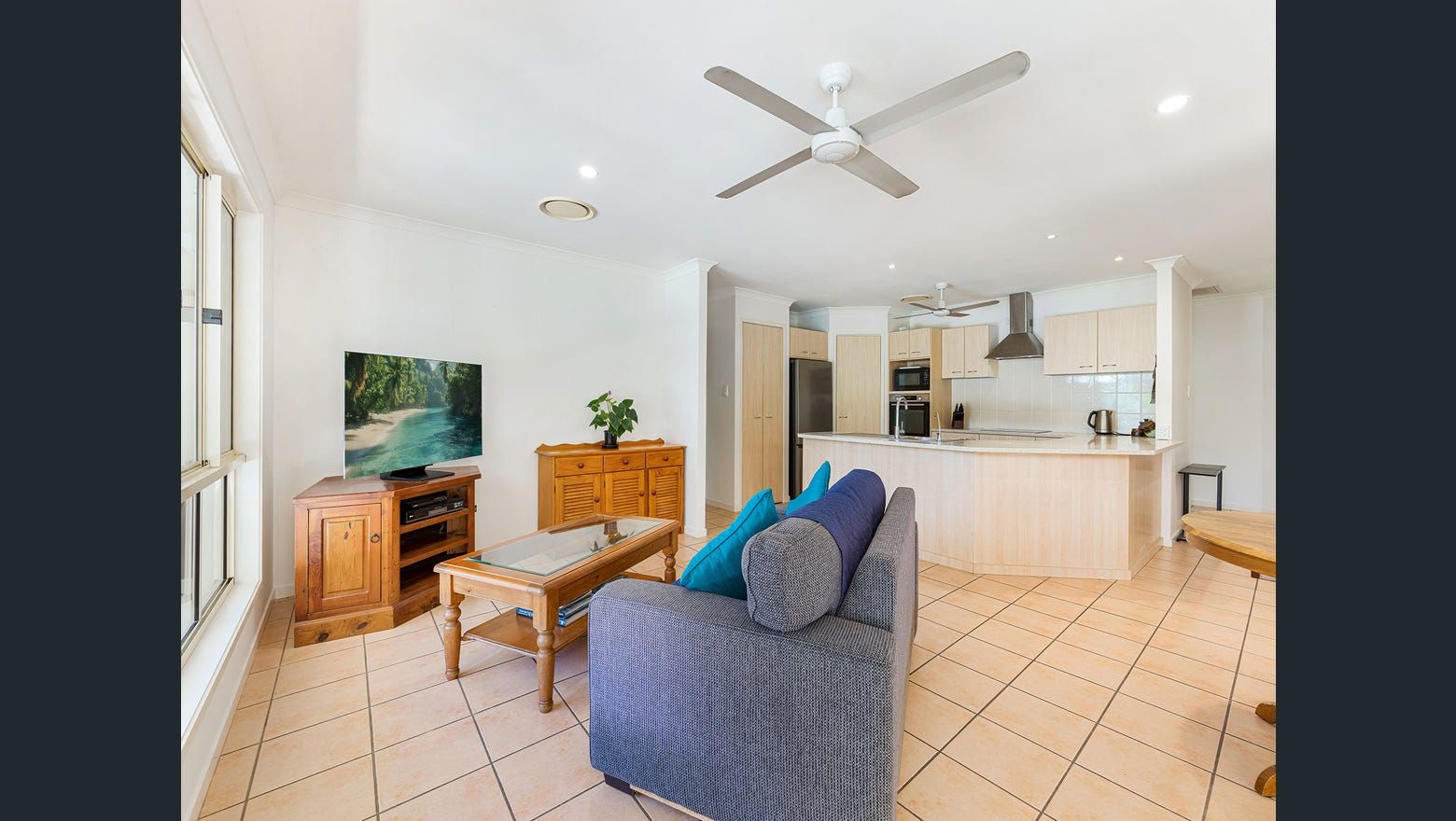 image6 Kitchen Family lounge