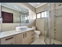 shower in main bedroom