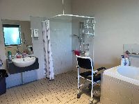 Cronin Shared Bathroom 2b