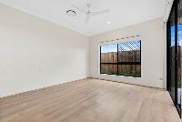 007 Open2view_ID992654-11_Finch_Street