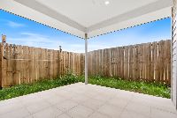 005 Open2view_ID992654-11_Finch_Street