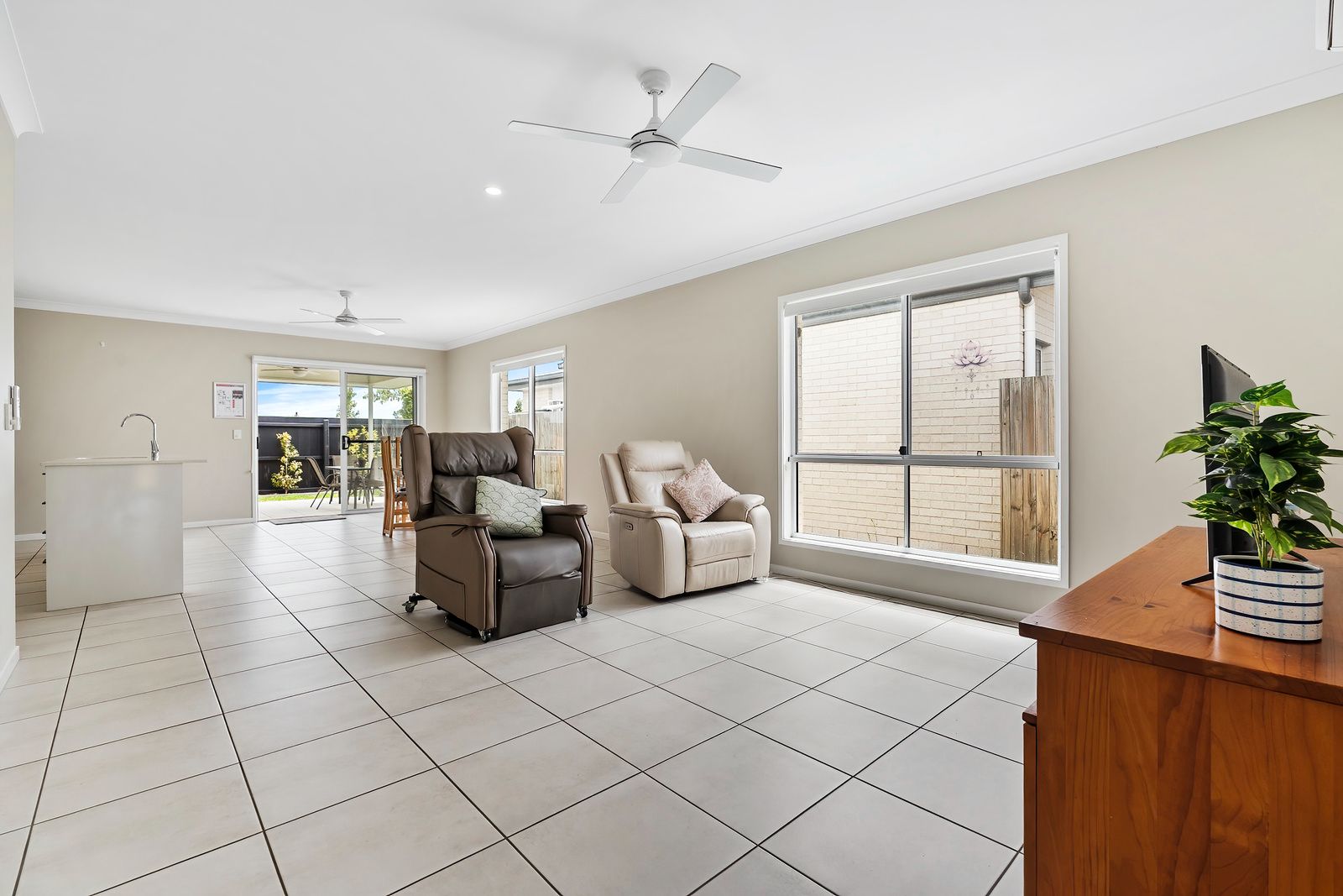 009 Open2view_ID988534-6_Lancelin_Lane