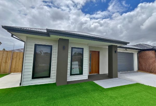 Bourbon Front-2048x1387