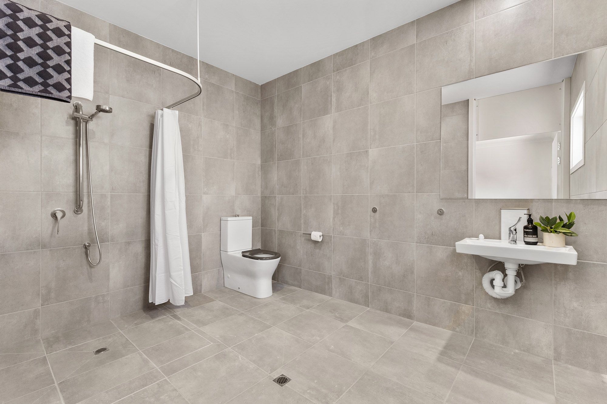 Waratah   Ensuite 1 LR No Logo
