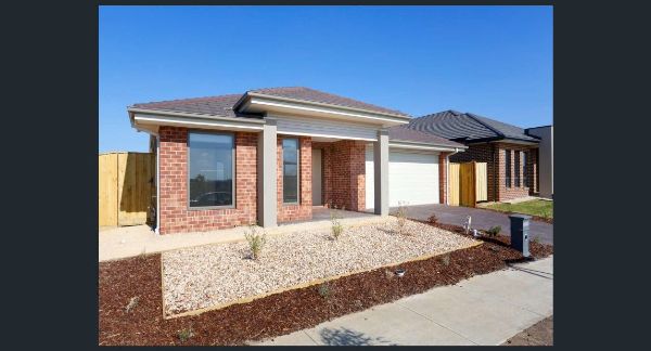 MAIN HOUSE CRANBOURNE EAST