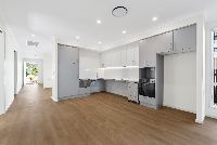 012 Open2view_ID985659-17_Curlew_Street