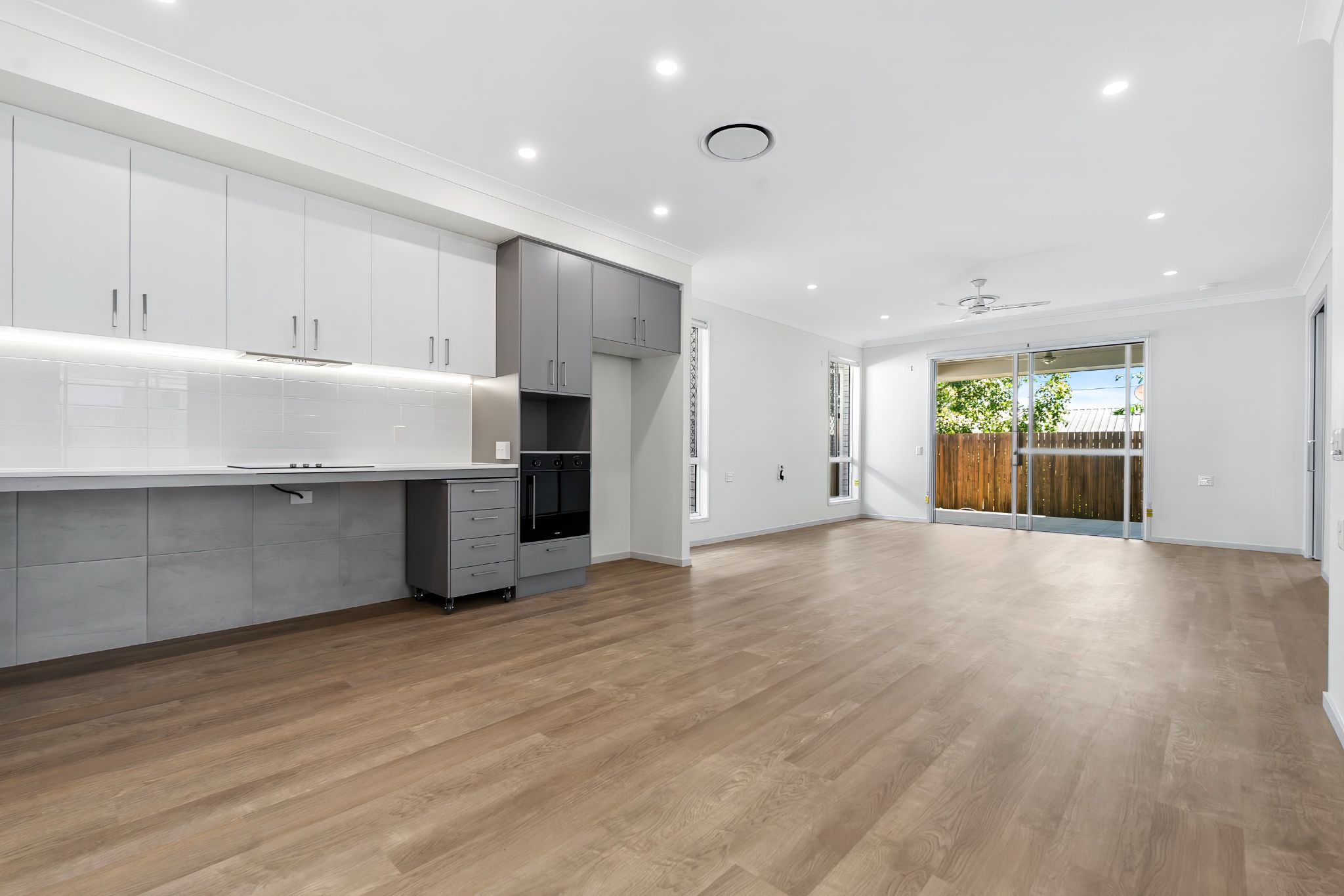 013 Open2view_ID985659-17_Curlew_Street