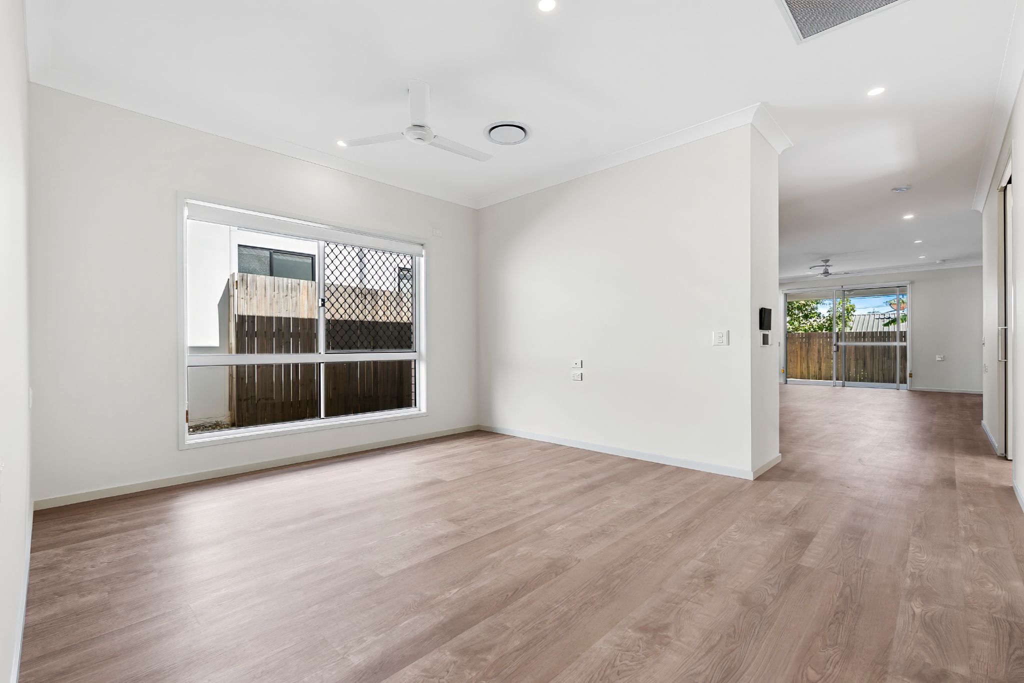 014 Open2view_ID985659-17_Curlew_Street